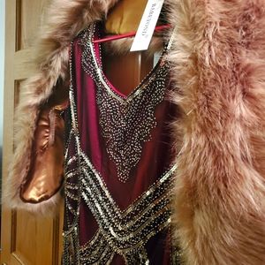 Gatsby style dress with fur shoulder overlay